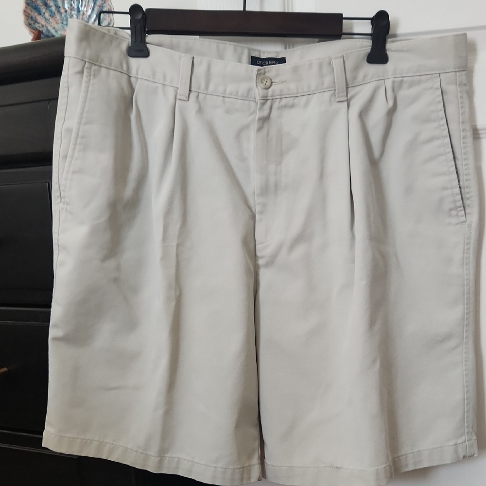 Dockers Cream Flat Front Shorts Casual Comfort